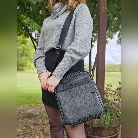 Coach Shoulder Bag - Picture 1 of 8